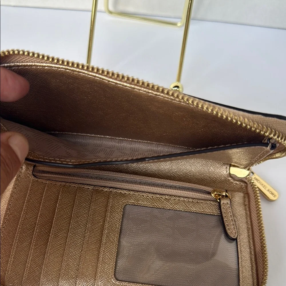 Michael Kors gold phone case and wallet - Picture 4 of 11